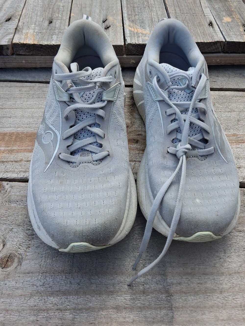 Saucony Triumph 22 Cushioned Running Shoes Light Gray